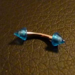 Piercing arcade bleu