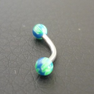 Piercing arcade bleu et vert