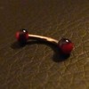 Piercing arcade noir et rouge motif : coeur
