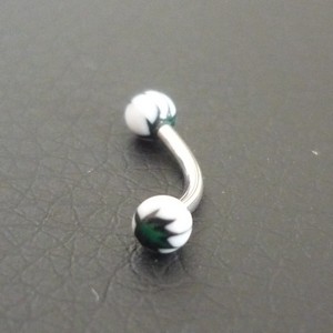 Piercing arcade noir blanc vert motif : feuille