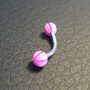 Piercing arcade rose et blanc