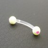 Piercing arcade jaune, blanc et rose