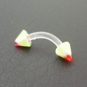 Piercing arcade rouge et jaune