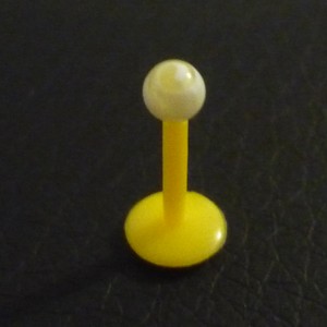 Piercing labret blanc et jaune