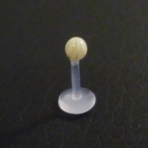 Piercing labret blanc et jaune