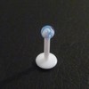 Piercing labret bleu et blanc