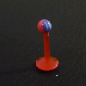 Piercing labret rouge et bleu