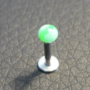 Piercing labret vert