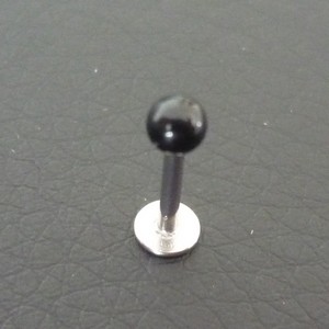 Piercing labret noir