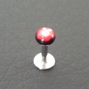 Piercing labret rouge, noir et blanc motif : lapin