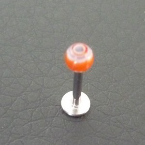 Piercing labret orange, blanc et gris