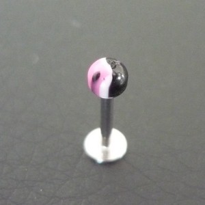 Piercing labret rose et noir motif : ying yang