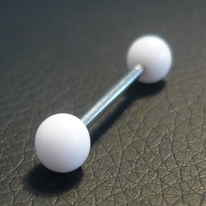 Piercing langue blanc