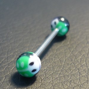 Piercing langue noir, vert et blanc