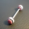 Piercing langue noir, rouge et blanc motif: fleur