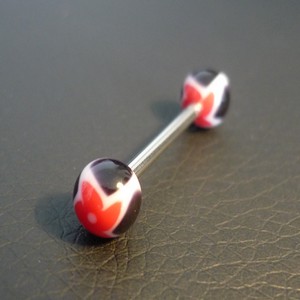 Piercing langue rouge et noir fleur