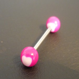 Piercing langue rose et blanc motif coeur