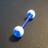 Piercing langue bleu blanc motif : fleur