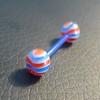 Piercing langue rouge et bleu