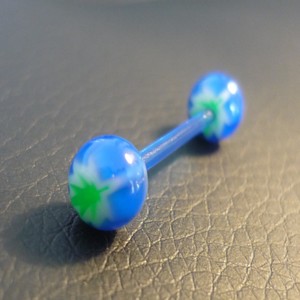 Piercing langue bleu et vert motif : feuille