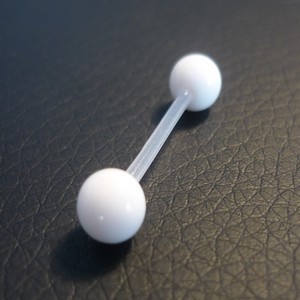 Piercing langue blanc