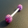 Piercing langue rose et violet