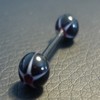 Piercing langue noir et blanc