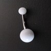 Piercing nombril blanc