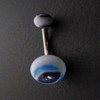 Piercing nombril bleu et blanc