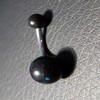 Piercing nombril noir